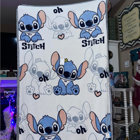 45x60” Stitch Character Blanket - Picture 1 of 1